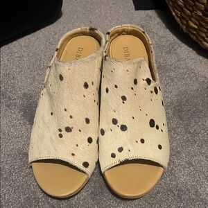Diba True Women's Cream and Brown Mules